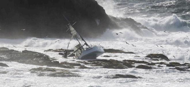 Low Speed Chase lies lonely after the incident &copy;  SW